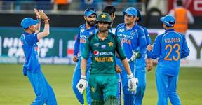 India beat sloppy Pakistan by nine wickets