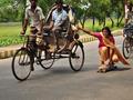 funny-Indian-woman-skating-bicycle