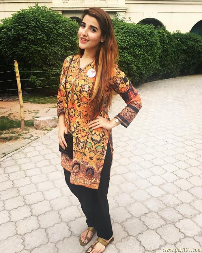 Hareem Farooq -Pakistani Fashion Model and Television Actress Celebrity