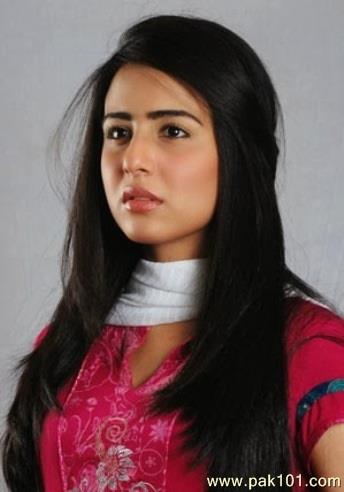 Ushna Shah -Pakistani Female Actress, Rj And Host Celebrity