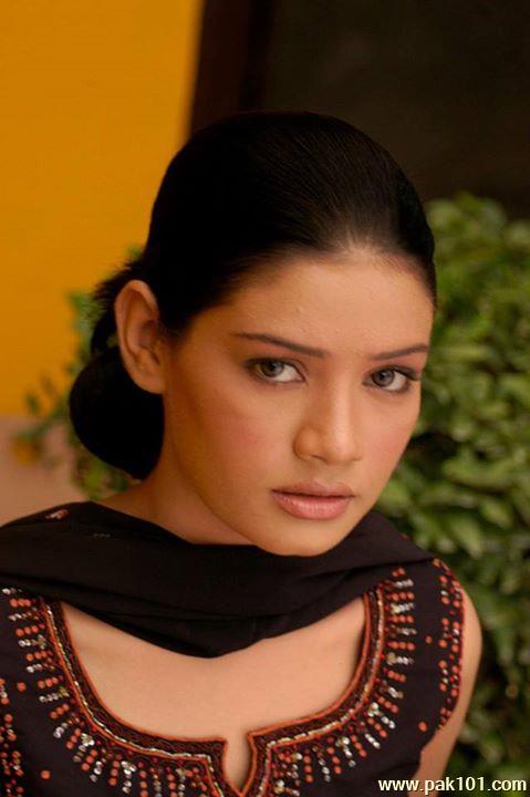 Kiran Haq -Pakistani Female Model And Television Actress Celebrity
