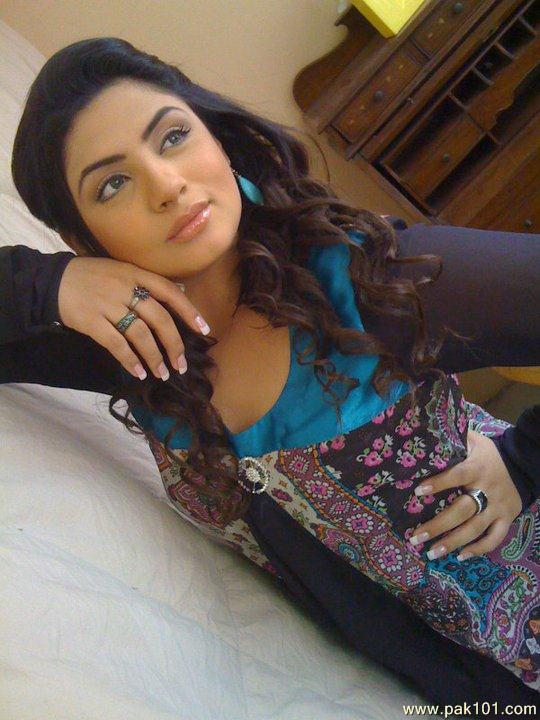 Maria Zahid on the set of Khushbooo Ka Gher
