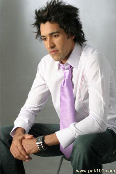 http://www.pak101.com/gallery/Cricketers/Umar_Gul/2012/3/13/Umar_Gul_pic_20_czosw_Pak101(dot)com.jpg