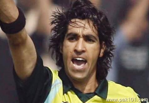 http://pak101.com/gallery/Cricketers/Umar_Gul/2012/3/13/Umar_Gul_pic_35_ntzog_Pak101(dot)com.jpg