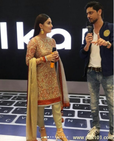 Ayeza Khan at the launch of Alkaram Studio in Lucky One Mall Karachi