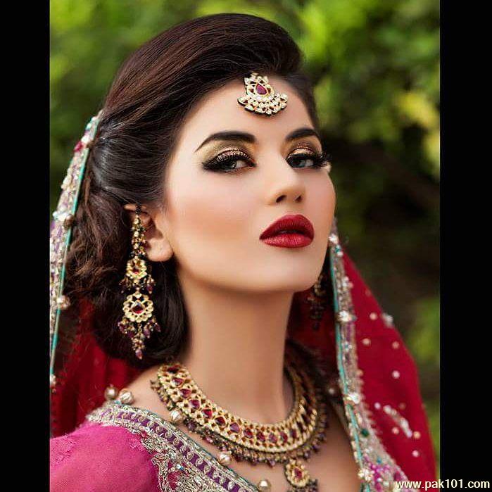 Aqsa Ali -Pakistani  Female Fashion Model And Singer Celebrity