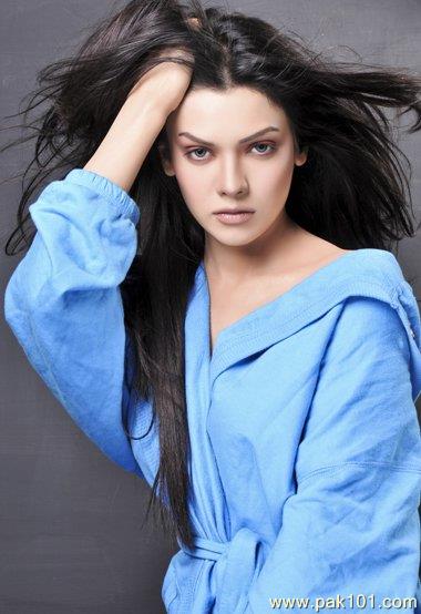 Mona Laizza -Pakistani Female Actress And Fashion Model Celebrity