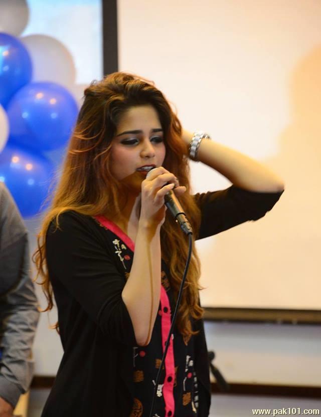 Aima Baig -Pakistani Female Singer And Host Celebrity