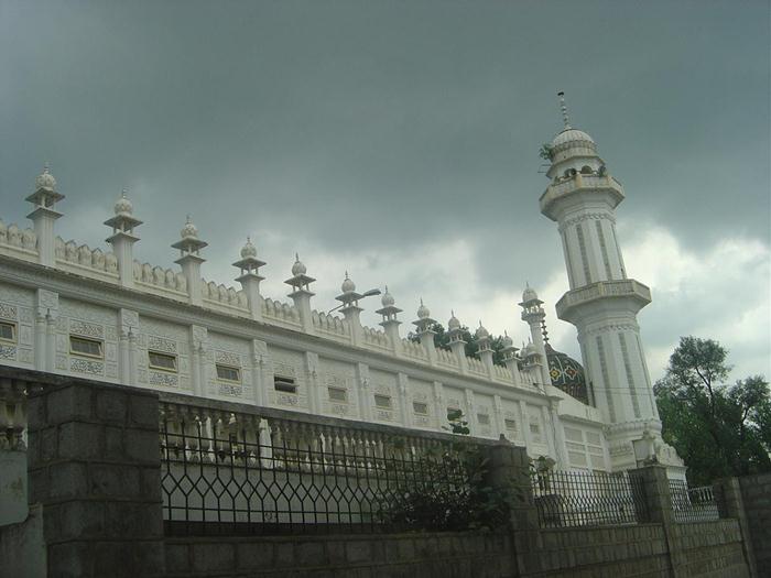 Photo - Ilyasi Mosque, Abbottabad by Rashid Farooq (Rest 