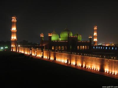 Badshahi Mosque in Lahore - Pakistan (night)