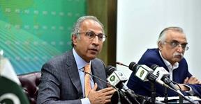 Prime Minister finance adviser says bad days gone, Pakistan moving towards economic stability