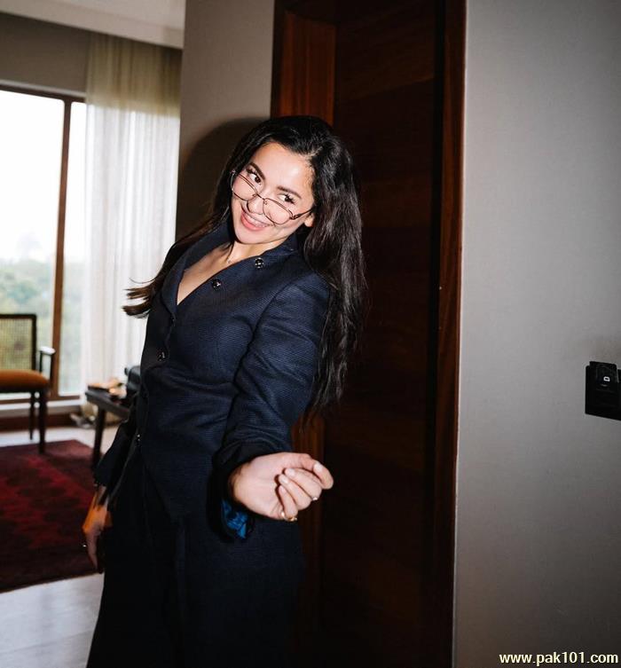 Hania Amir -Pakistani Television and Film Actress Celebrity