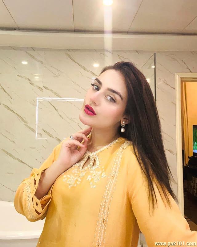 Shazeal Shoukat -Pakistani Television Actress And Fashion Model Celebrity
