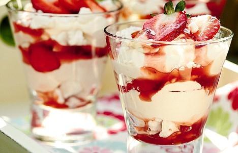 Strawberry Ripple Ice Cream recipe, how to cook Strawberry Ripple Ice ...