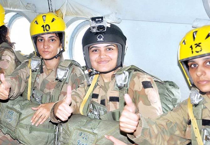 First Ever Female Pak Army Para Troopers Complete Their Training